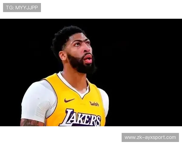 安东尼·戴维斯连抢两板，湖人内线强势回补